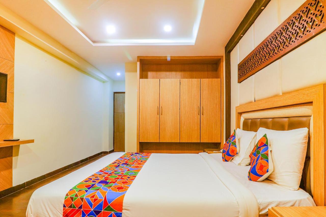 แฟ็บโฮเทล เกียรติ อนุปัม Hotel วิเจยาวารา ภายนอก รูปภาพ